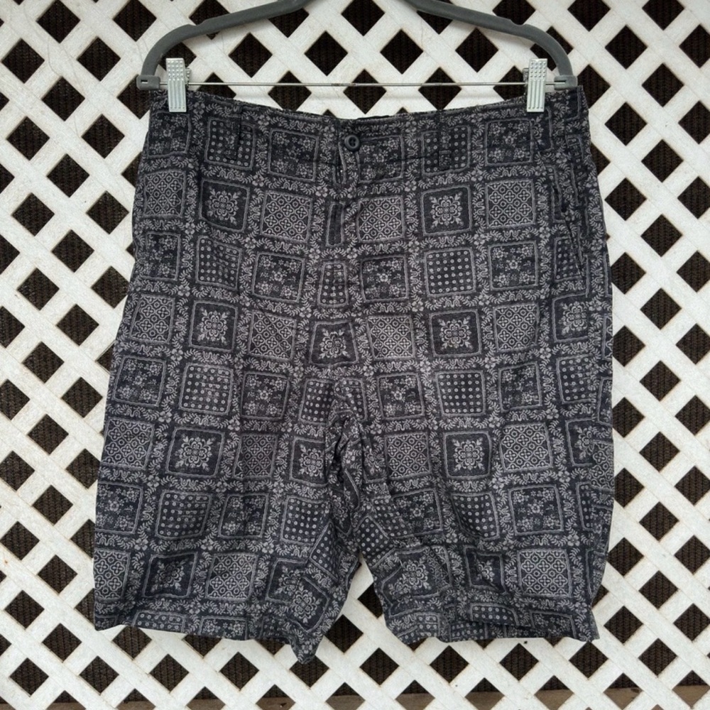 PreOwned Reyn Spooner X Uniqlo Men's M 30-33 Floral Hawaiian Chino Shorts